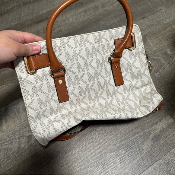Michael Kors Tan and Cream Shoulder Bag - Picture 4 of 4